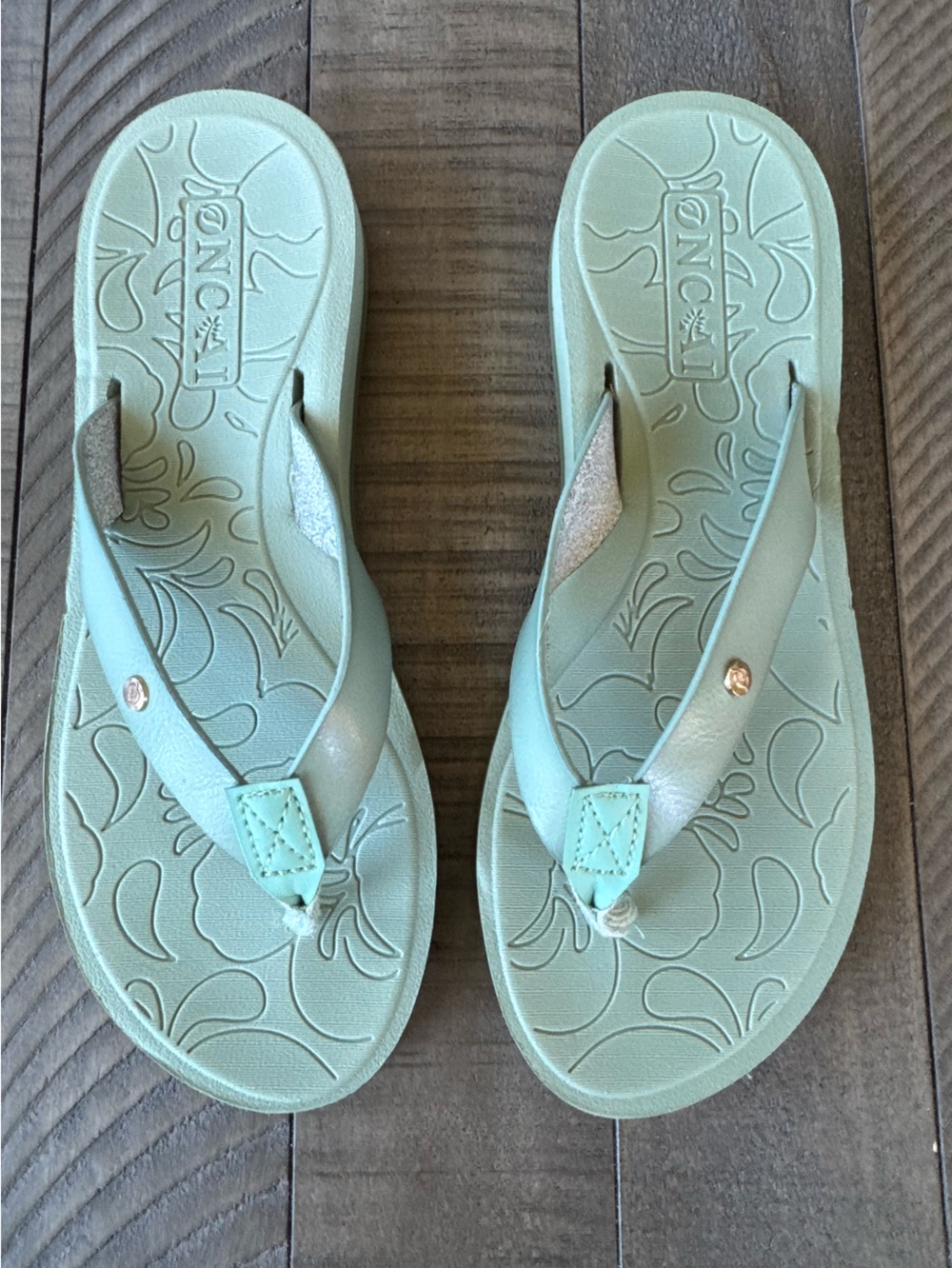 ONCAI - Oncai Mint Green Flip Flop Sandals Women's Size 7.5